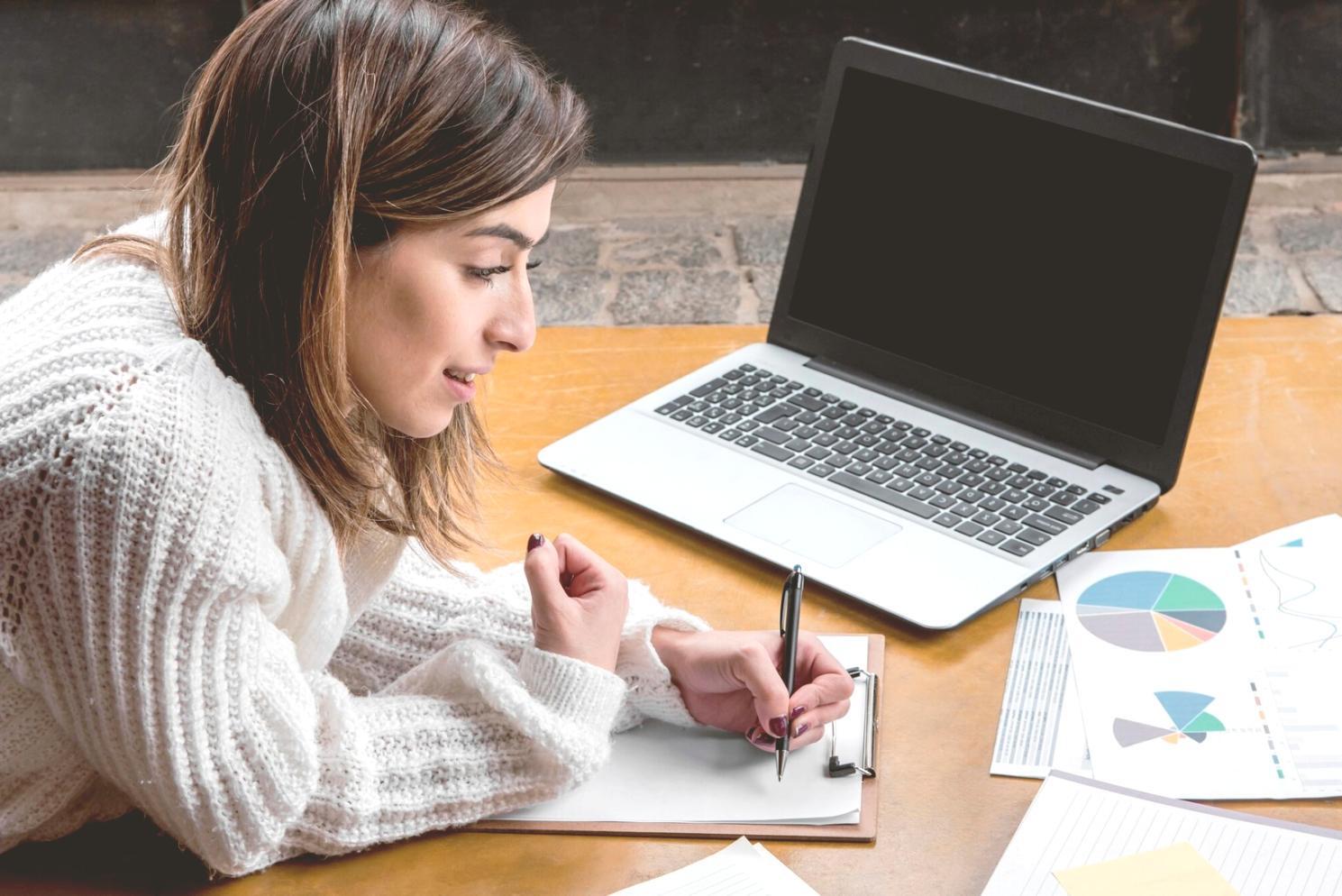 Unser Frankfurter Büro - Arbeitsplatz für strategische Finanzplanung